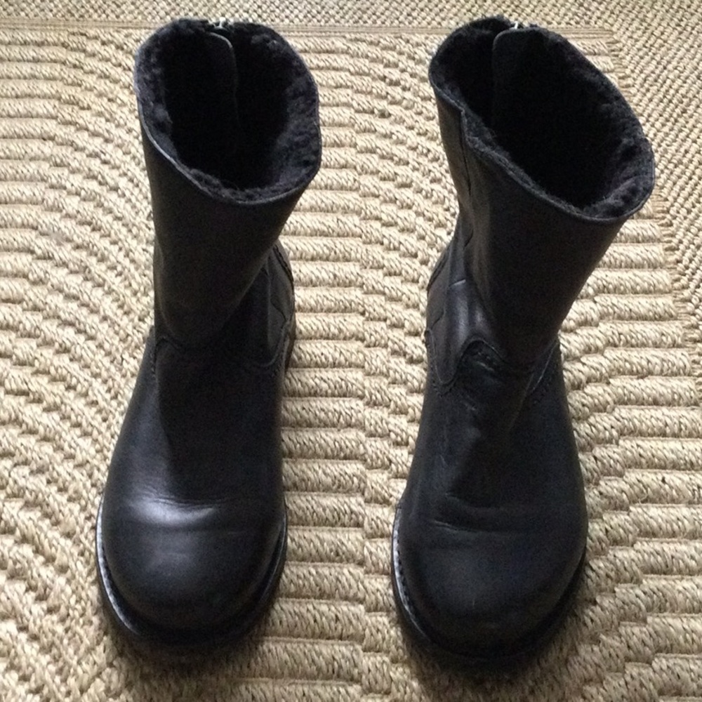 BODEN faux fur lined Black leather boots